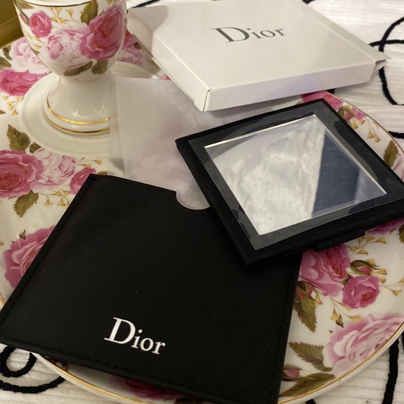 DIOR Beauty Pocket Mirror Case - Picture 2 of 7